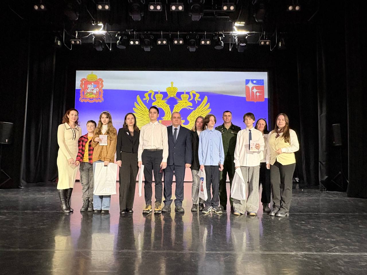 27 января 2026 г. в Доме офицеров г. Краснознаменск состоялось торжественное вручение паспортов юным гражданам, достигшим 14-летнего возраста.